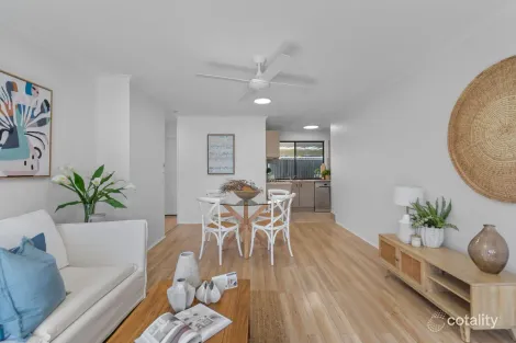 1/6 HOYA CT, LABRADOR, QLD 4215