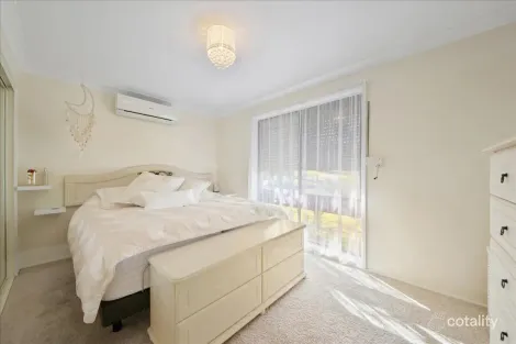 Property photo of 20 Ettalong Place Woodbine NSW 2560