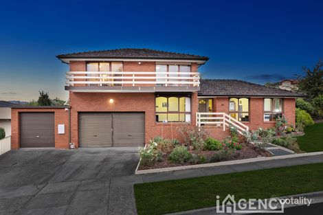 Property photo of 11 Mossgiel Park Drive Endeavour Hills VIC 3802