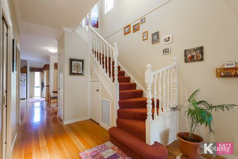 Property photo of 8 Zena Place Berwick VIC 3806