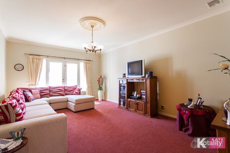 Property photo of 8 Zena Place Berwick VIC 3806