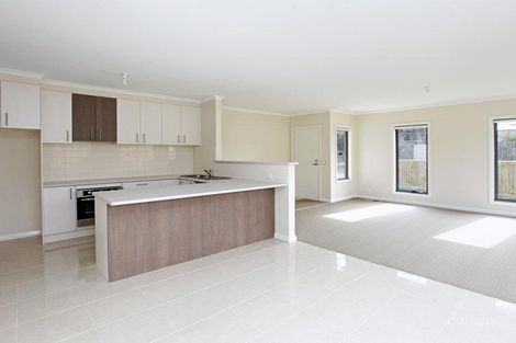 Property photo of 3 Hinchcliff Crescent Newcomb VIC 3219