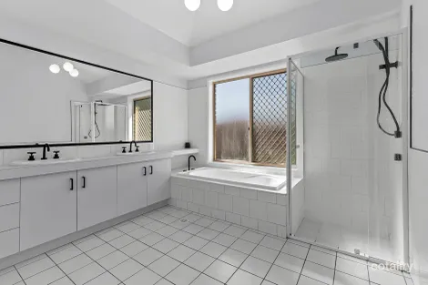 Property photo of 40 Coolabah Crescent Bridgeman Downs QLD 4035