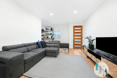 Property photo of 2/3A King Street Lake Illawarra NSW 2528