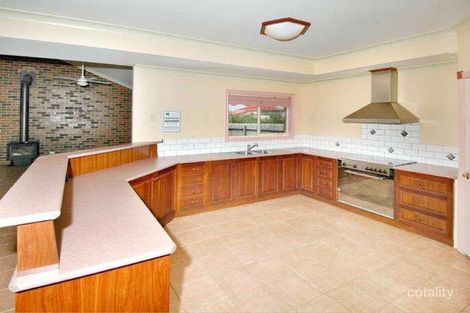 Property photo of 14 Newell Close Taylors Lakes VIC 3038