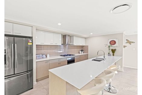 Property photo of 28 Butterleaf Crescent Pimpama QLD 4209