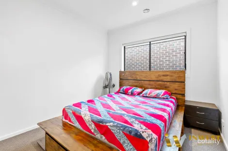 Property photo of 8 Ferneley View Aintree VIC 3336