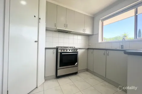 Property photo of 20 Masters Circuit Roxburgh Park VIC 3064