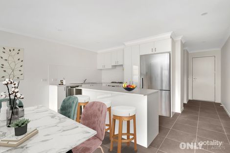 Property photo of 2 Whiteside Road Officer VIC 3809