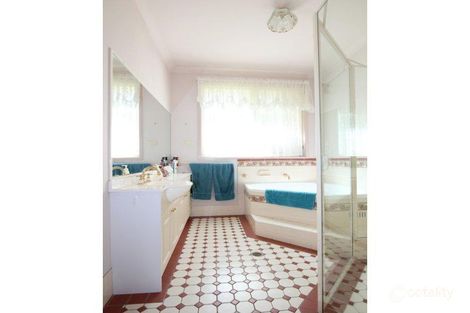 Property photo of 11 Glenelg Court Wattle Grove NSW 2173