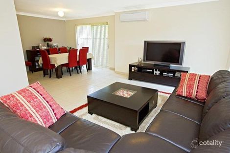 Property photo of 2/12 Waratah Crescent Macquarie Fields NSW 2564