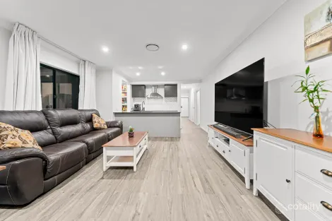 Property photo of 22 Pembridge Place Pallara QLD 4110