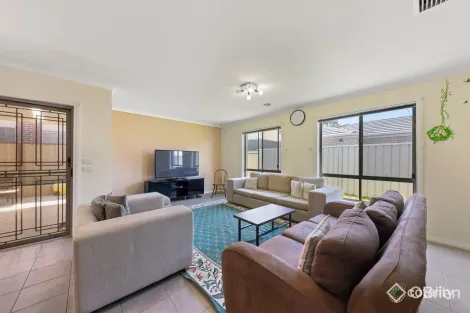 Property photo of 27 Cunningham Chase Burnside Heights VIC 3023