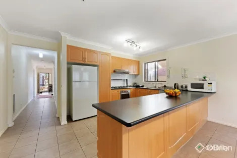 Property photo of 27 Cunningham Chase Burnside Heights VIC 3023