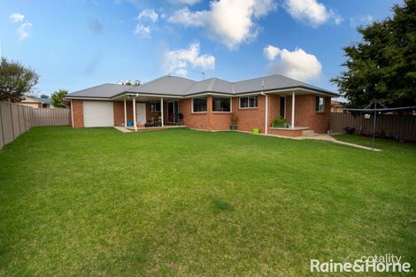 Property photo of 11 Yarrawah Crescent Bourkelands NSW 2650