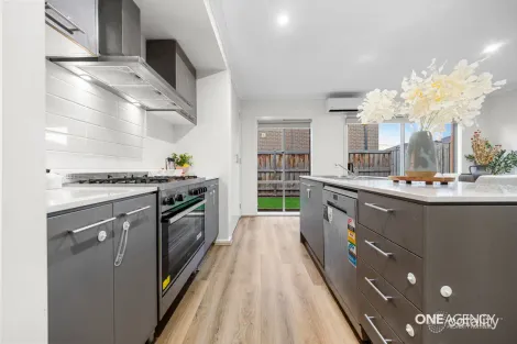 Property photo of 13 Wonderland Road Werribee VIC 3030