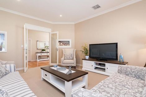 Property photo of 22 Madeira Turn Hillarys WA 6025