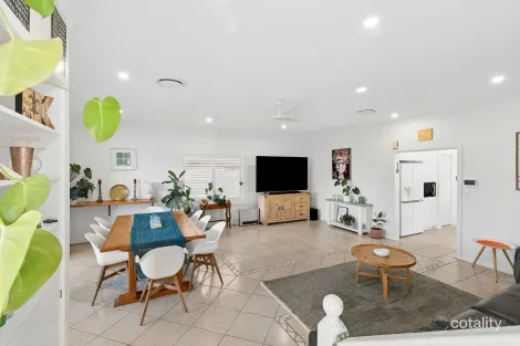 Property photo of 21 Waratah Parade Narraweena NSW 2099