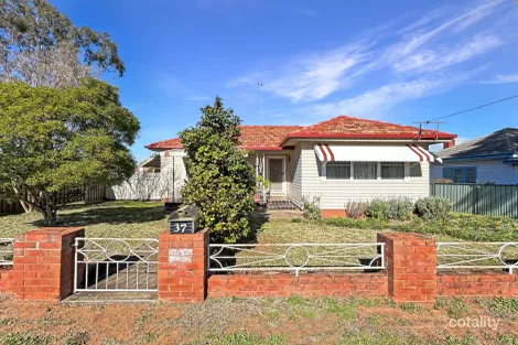 Property photo of 37 Naman Street Dubbo NSW 2830