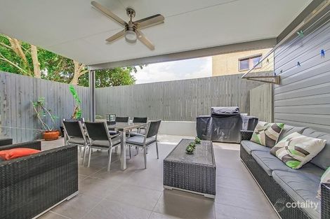Property photo of 2/53 Raby Road Coorparoo QLD 4151