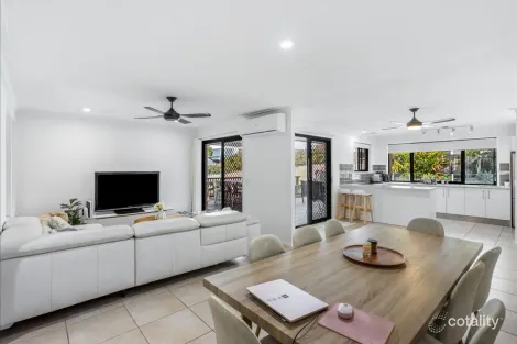 Property photo of 10 Ocean View Street Benowa QLD 4217