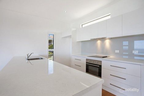 Property photo of 2 Seacliff Place Caves Beach NSW 2281