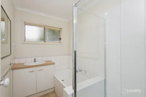 Property photo of 21 Ennor Place Kangaroo Flat VIC 3555