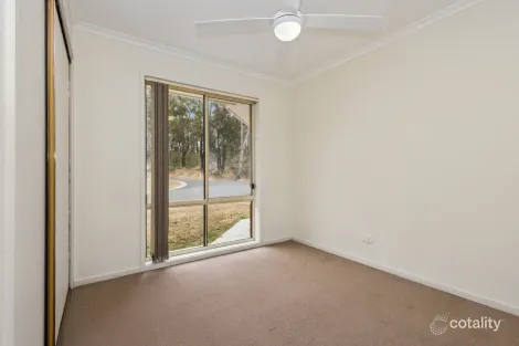 Property photo of 21 Ennor Place Kangaroo Flat VIC 3555
