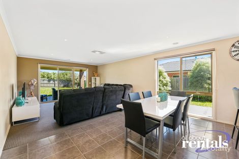 Property photo of 25 Chaucer Way Drouin VIC 3818