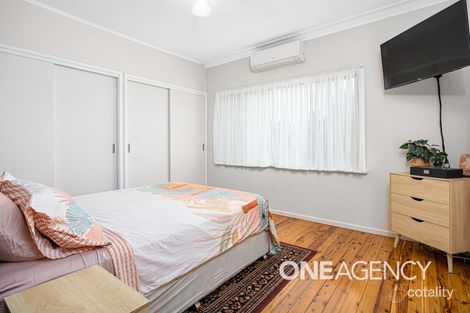 Property photo of 64 Tichborne Crescent Kooringal NSW 2650