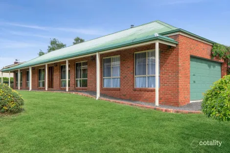 42 WARREN ST, KYNETON, VIC 3444