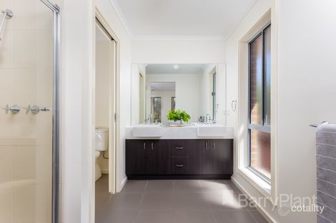 Property photo of 11 Half Moon Terrace Point Cook VIC 3030