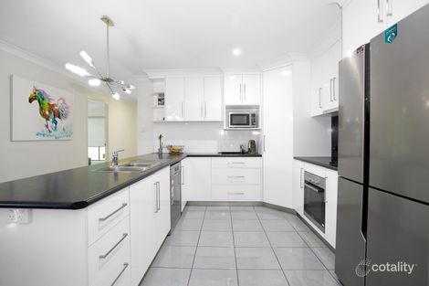 Property photo of 6 Surrey Court Ooralea QLD 4740