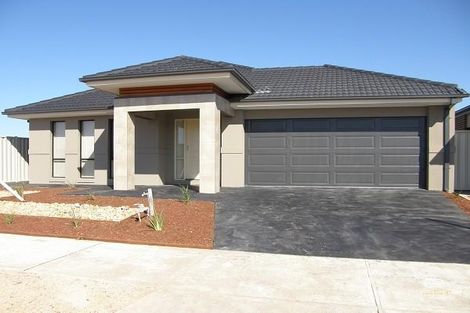 16 Jamieson Link, Caroline Springs, VIC 3023