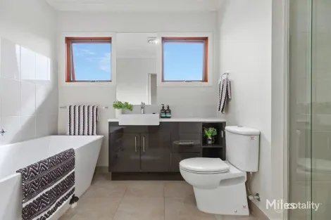 Property photo of 2/130 Bond Street Ivanhoe VIC 3079