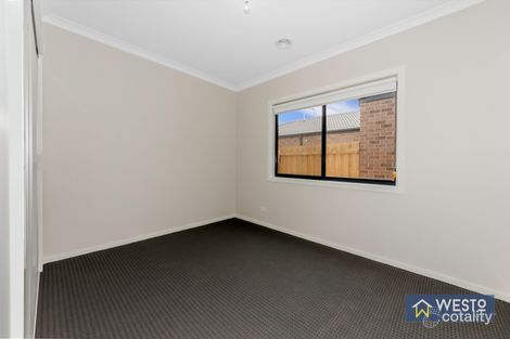 Property photo of 21 Granholm Grove Harkness VIC 3337