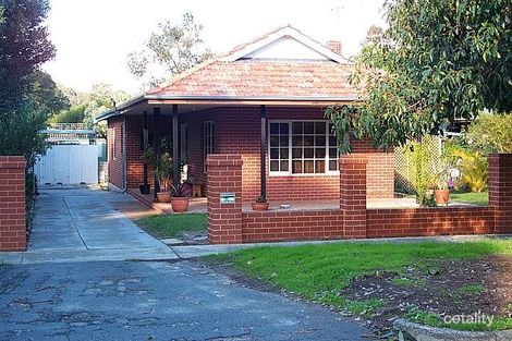 82 Bromley Rd, Hilton, WA 6163