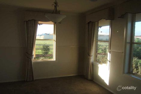 Property photo of 8 Iris Place Pakenham VIC 3810