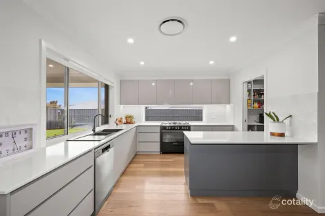 Property photo of 18 Simmental Way Calala NSW 2340