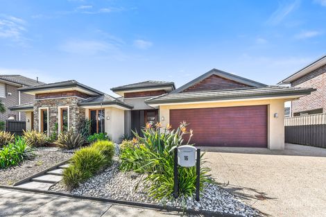 Property photo of 16 Lakeside Drive Berwick VIC 3806