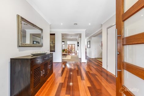 Property photo of 16 Lakeside Drive Berwick VIC 3806