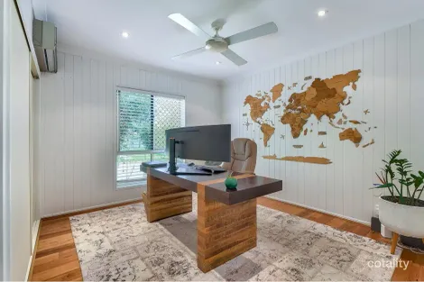 Property photo of 13 Oltrarno Place Bridgeman Downs QLD 4035
