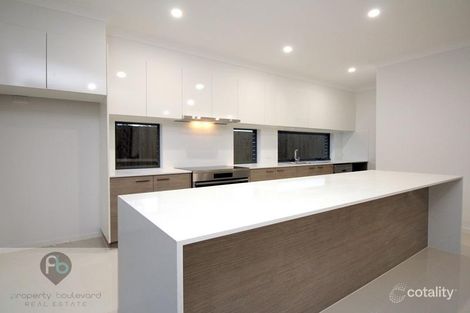 Property photo of 1/12 Tallowwood Street Seven Hills QLD 4170