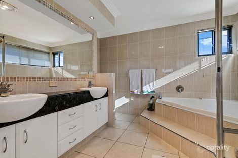 Property photo of 16 Saint Lucia Crescent Parrearra QLD 4575