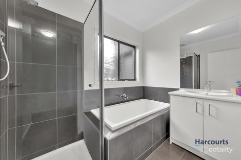 Property photo of 32 Beagle Street Tarneit VIC 3029