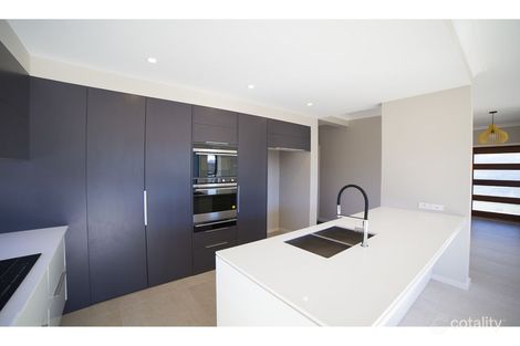 Property photo of 2 Avalon Place Dubbo NSW 2830