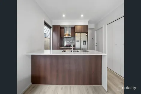 Property photo of 9 Nattarak Avenue Werribee VIC 3030