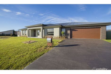 Property photo of 2 Avalon Place Dubbo NSW 2830