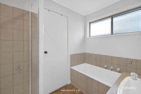 Property photo of 2/7 Rosalie Avenue Cranbourne VIC 3977