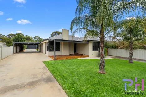 Property photo of 14 Nankoor Street Golden Square VIC 3555